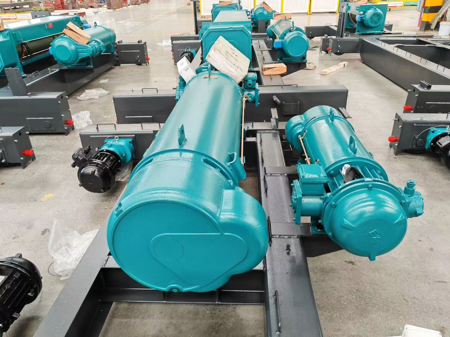 Hoist assembly line at the KITANOCRANE factory