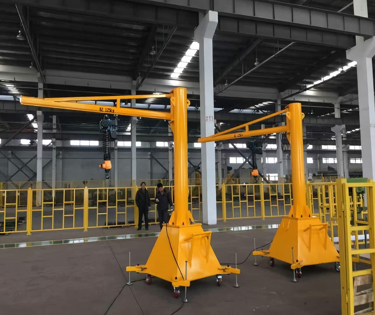 Kitanano mobile jib crane, portable pillar jib crane in factory workshop